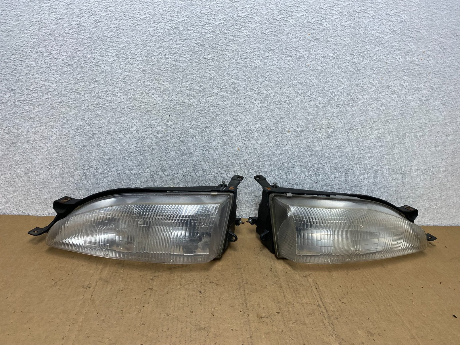 1995 - 1996 Toyota Camry Left+Right Side Set Halogen Headlights AD1238 DW0