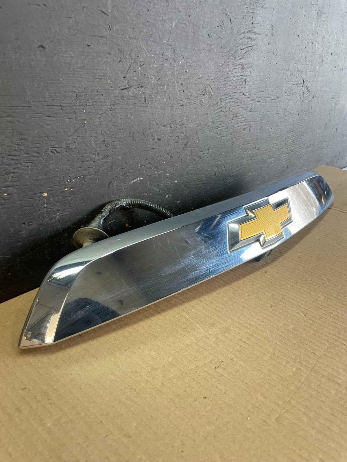 2013 to 2017 Chevrolet Traverse Liftgate Trunk Chrome Molding W/Camera AE3542 DG2