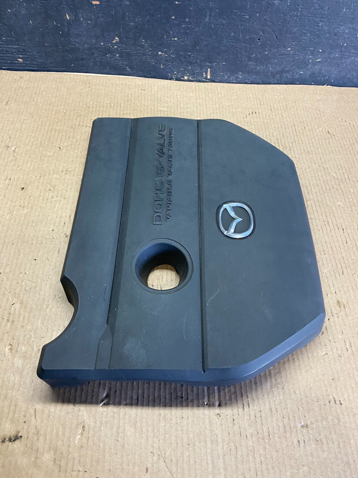 2004 to 2009 Mazda 3 DOHC 16 VALVE Engine Shield Top Cover n8269 PS3