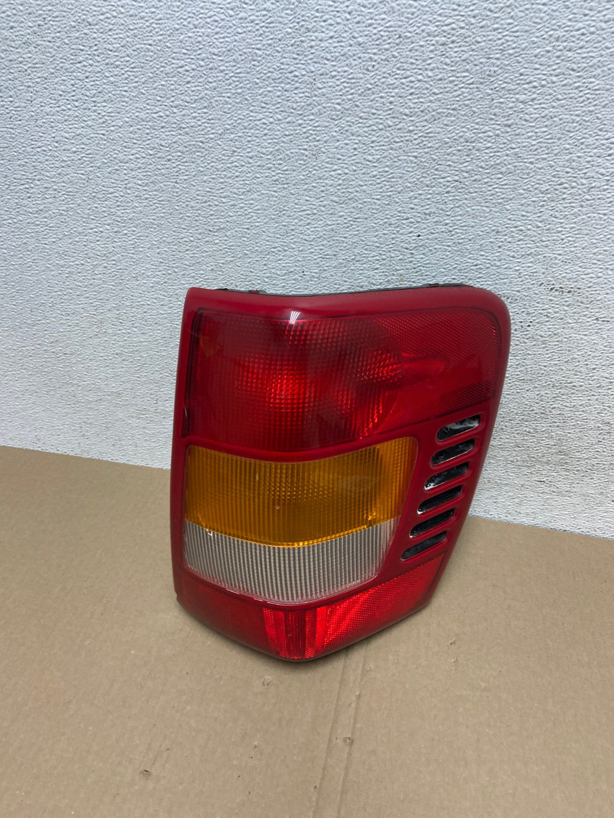1999-2004 Jeep Grand Cherokee WJ Right Passenger Rh Tail Light AE9427 LK0