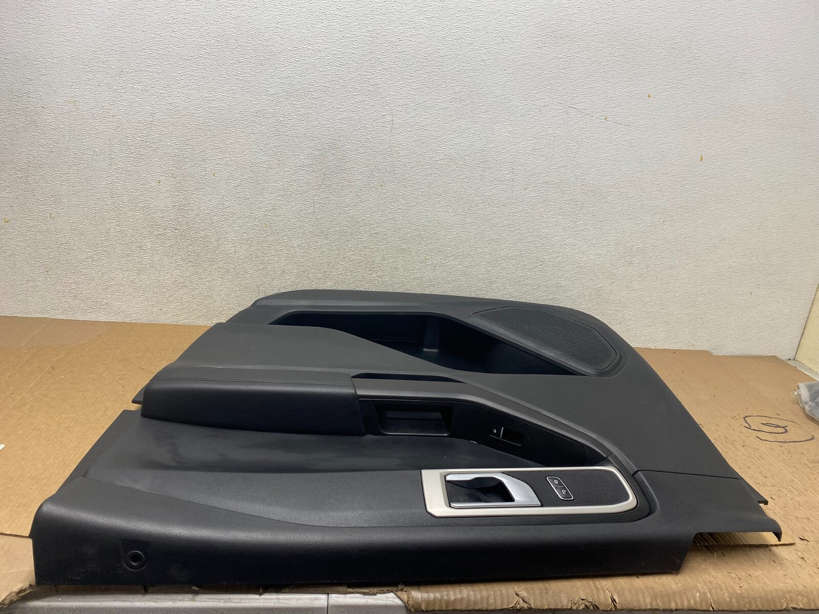 2020 to 2023 Ford Explorer Interceptor Front Right Side Door Panel OEM G17765