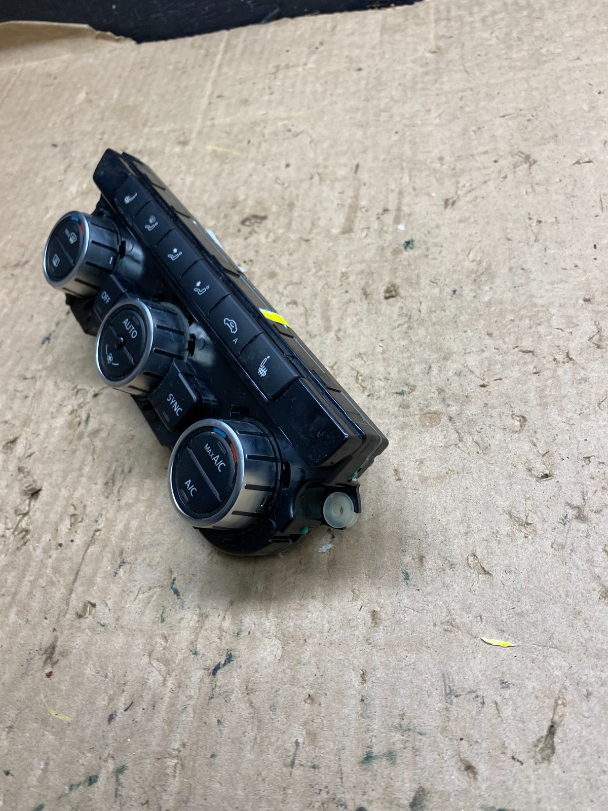 2012 - 2015 Volkswagen Passat Center Climate Control Panel AC Heater z1859 DG2