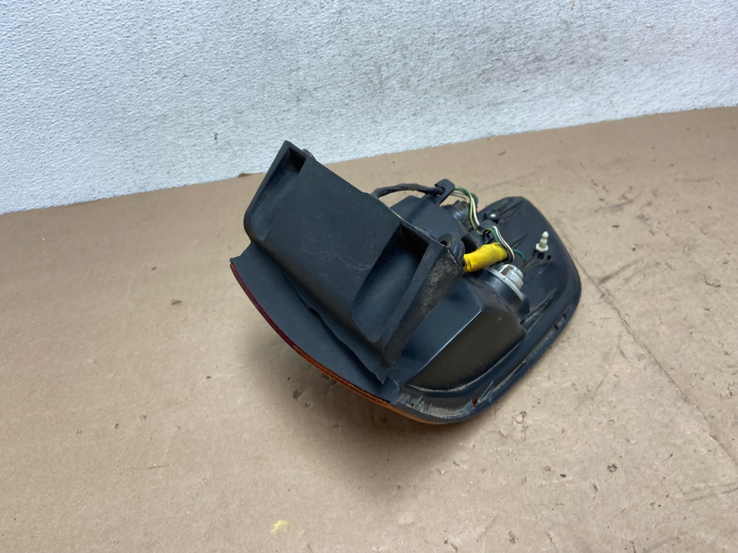 1998 1999 2000 Toyota Sienna Right Passenger Tail light AG5506 LK4