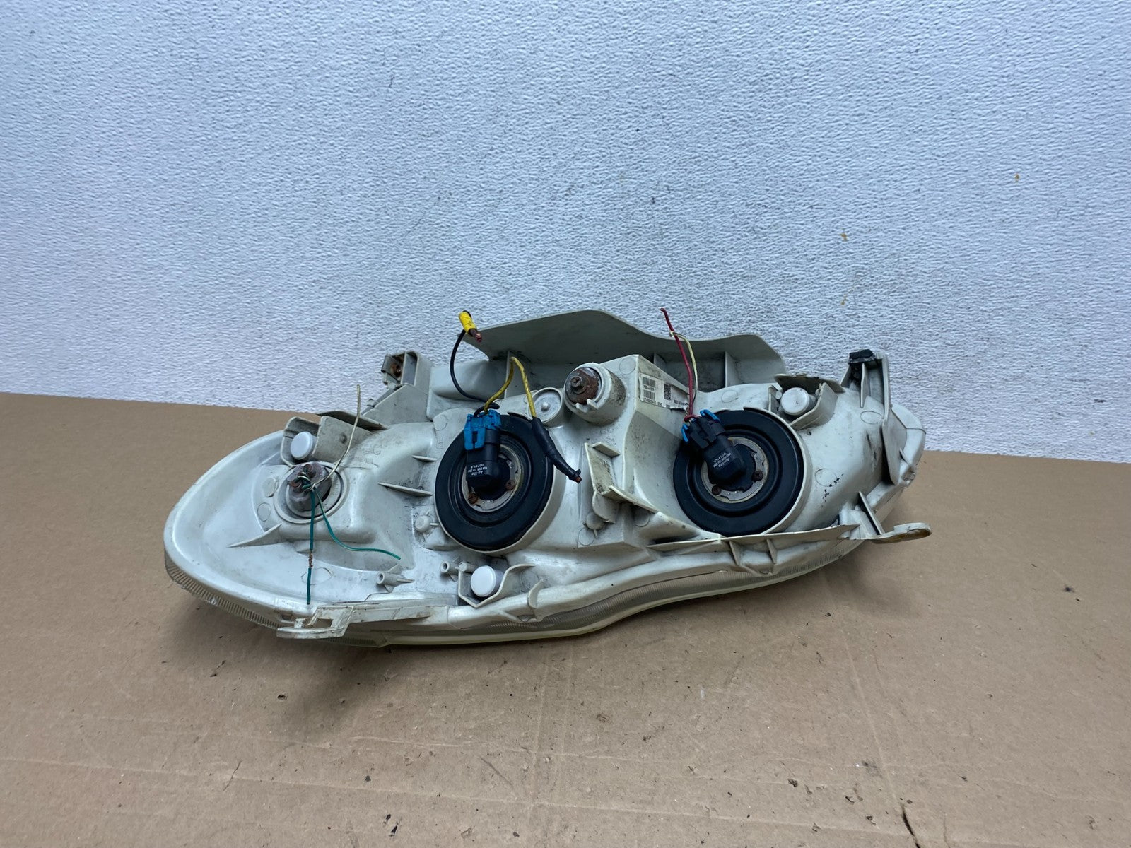 2005 to 2008 Toyota Corolla Right Passenger RH side Headlight AE5954 DW5