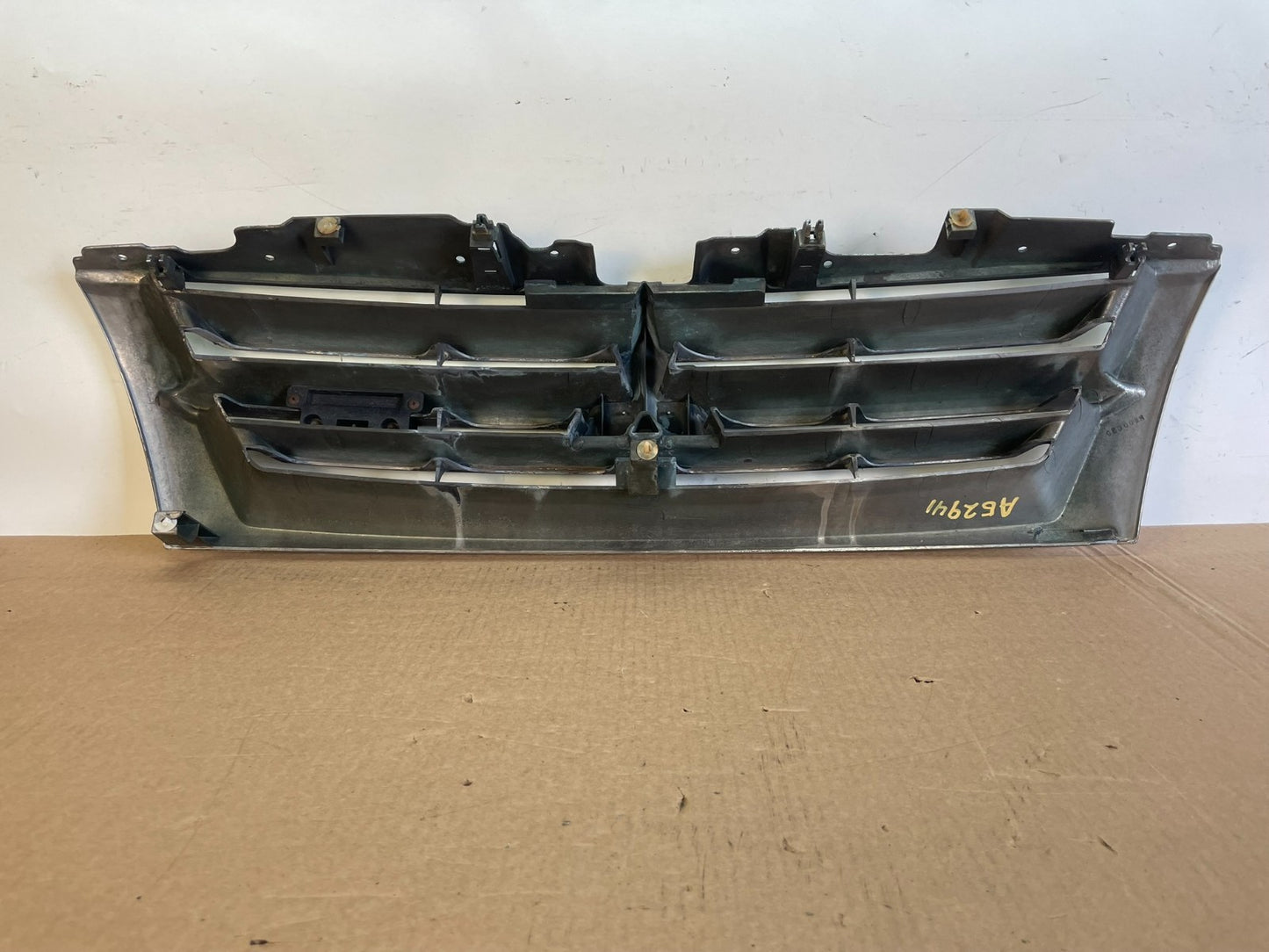 2001 2002 Mitsubishi Montero Front Upper Grill Grille ag2941 DG3