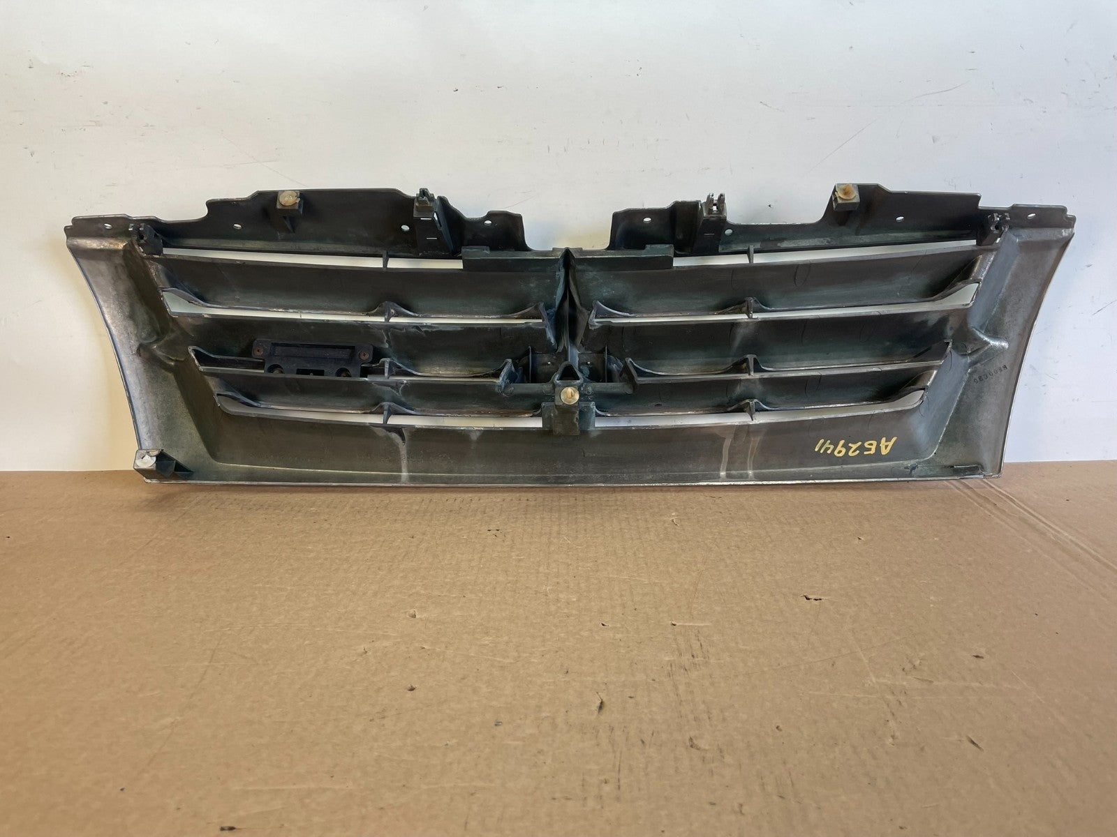 2001 2002 Mitsubishi Montero Front Upper Grill Grille ag2941 DG3