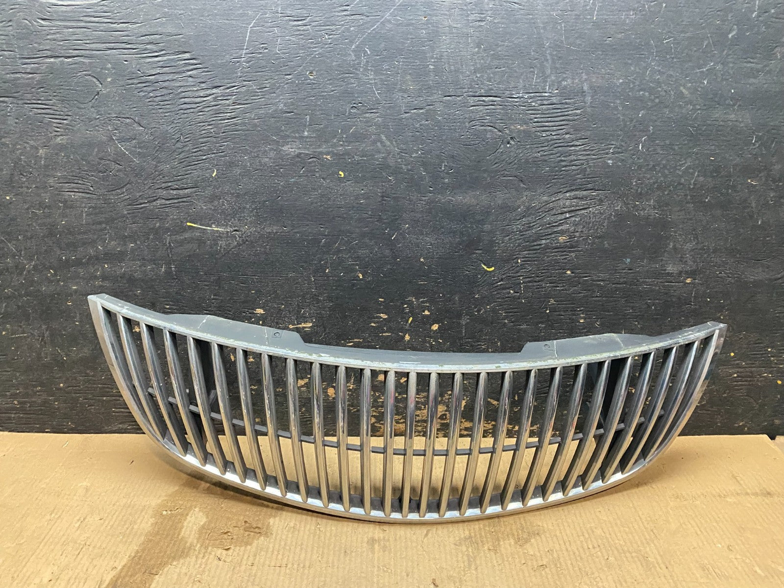1998 to 2002 Lincoln Town Car Grille Chrome Plastic X3229 PS0