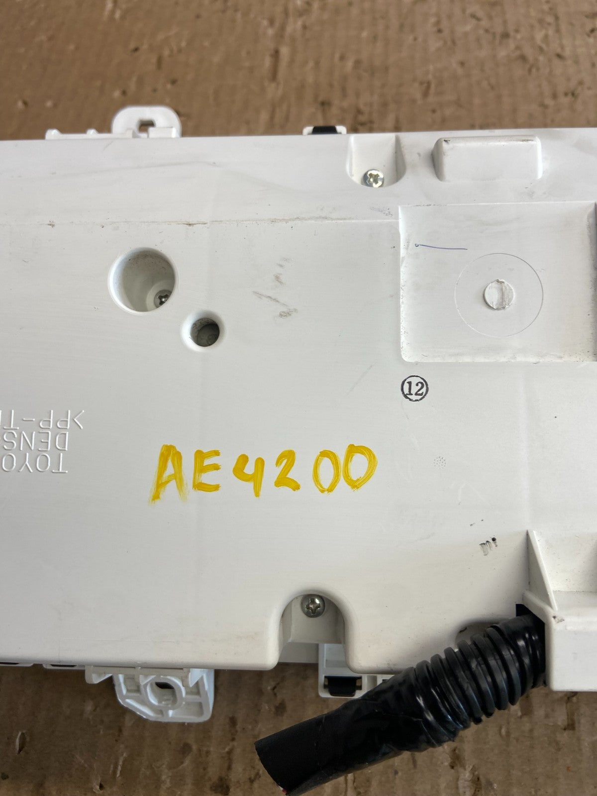 2005 to 2010 Toyota Avalon Cluster Gauge Speedometer AE4200 DG7