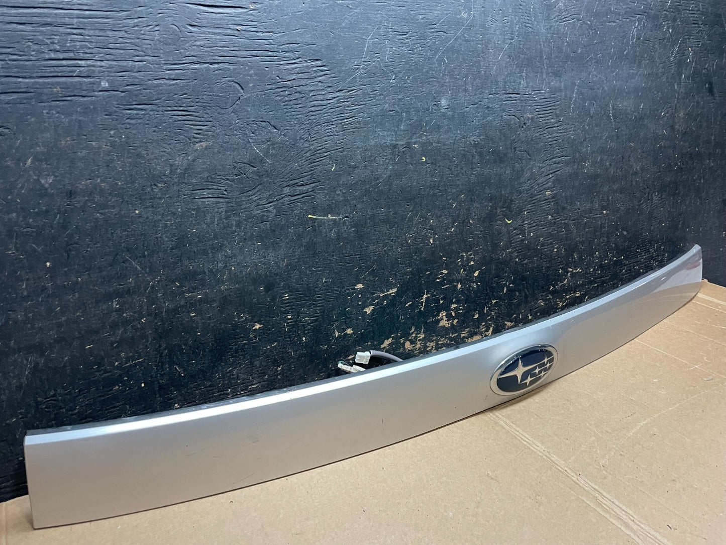 2009 - 2013 Subaru Forester  Liftgate Tailgate Trunk Trim Molding Z5740 DG2