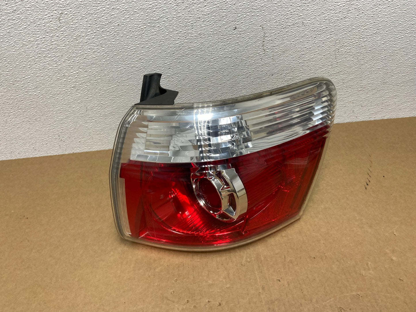 2007 to 2012 GMC Acadia Halogen Tail Light Right Passenger RH Side AC0008 DW0