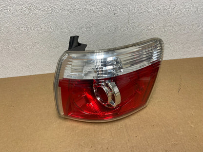 2007 to 2012 GMC Acadia Halogen Tail Light Right Passenger RH Side AC0008 DW0
