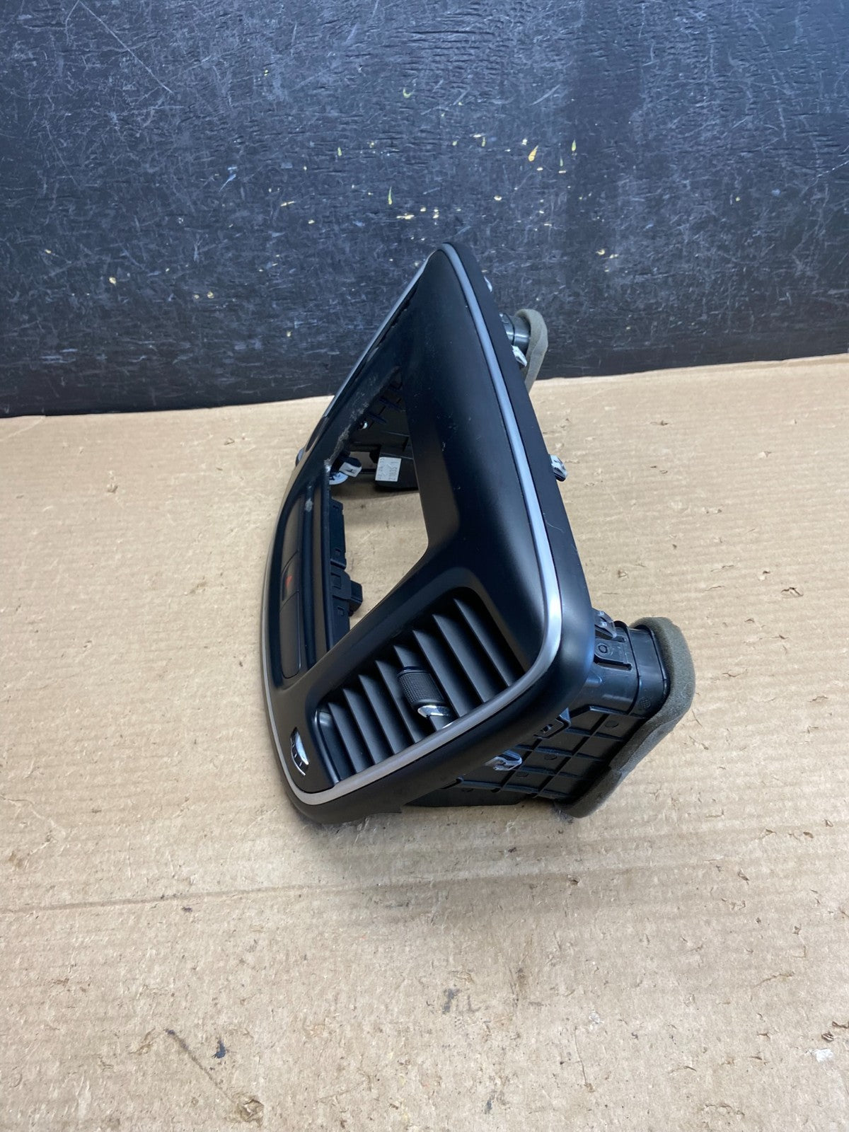 2015 to 2016 Chrysler 200 Dashboard Center Air Vent AH3986 DG2