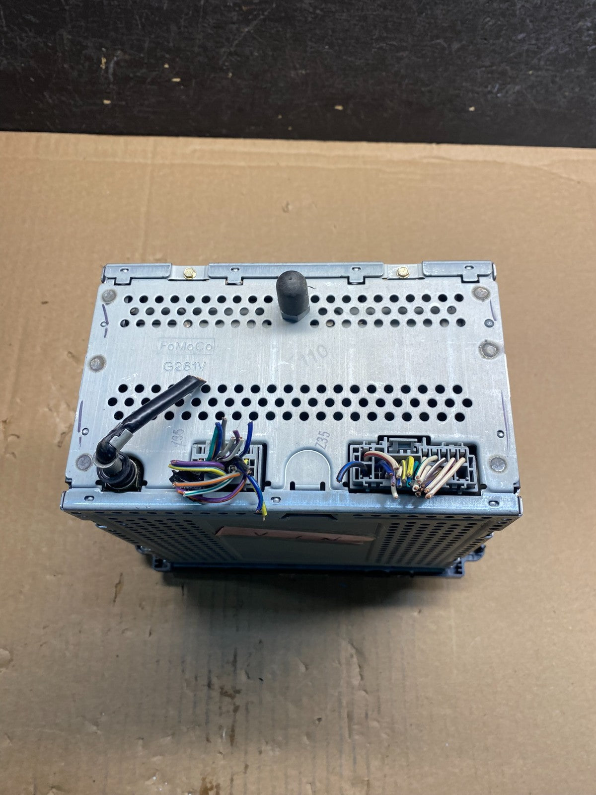 2008 - 2009 Ford Taurus X AM FM Radio MP3 6 Disc CD Player Auxiliary ae7925 DG5