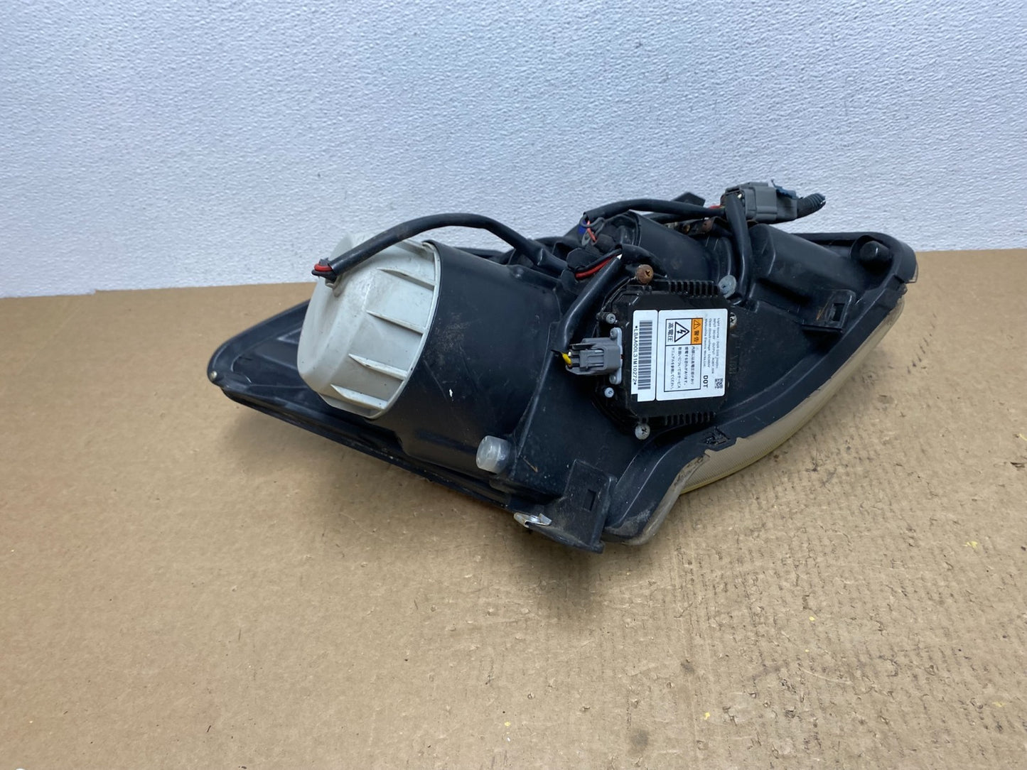 2004 to 2006 Nissan Maxima Left Driver Side Headlight Hid Xenon DEPO AC1612 DW7