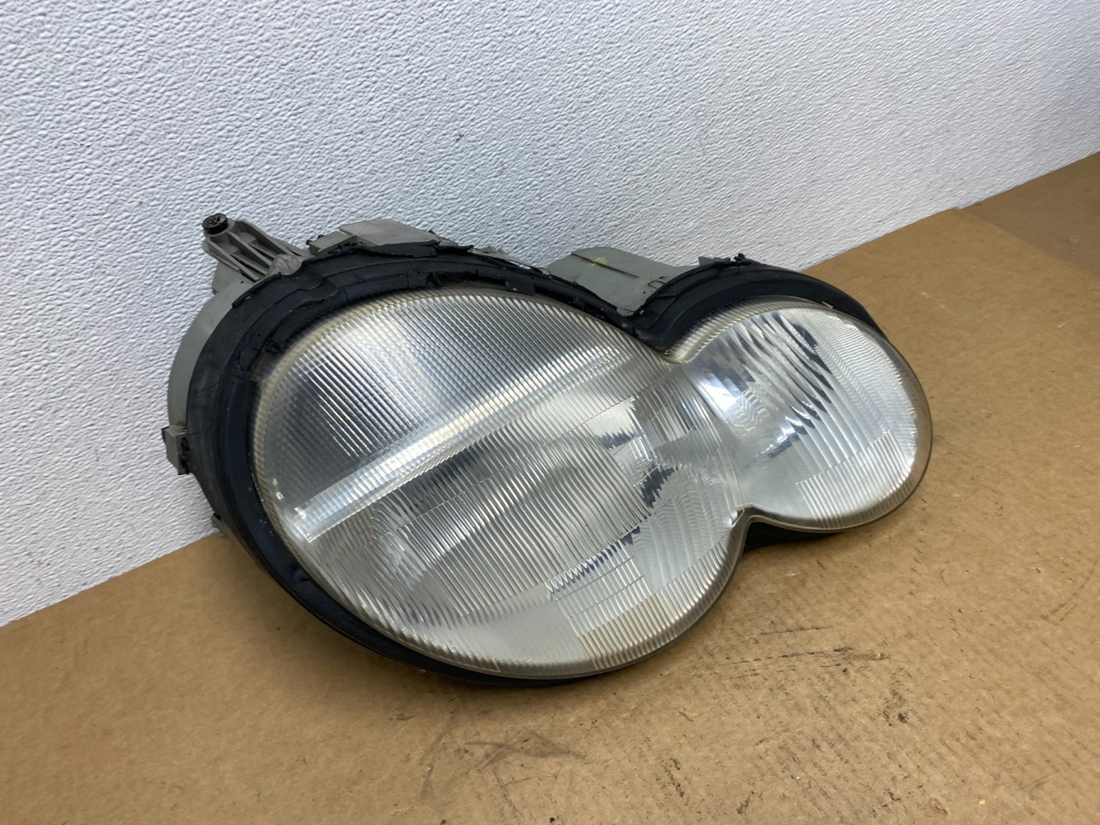 2002 to 2004 Mercedes-Benz C320 C230 Coupe Halogen Right Headlight AC1811 DG2