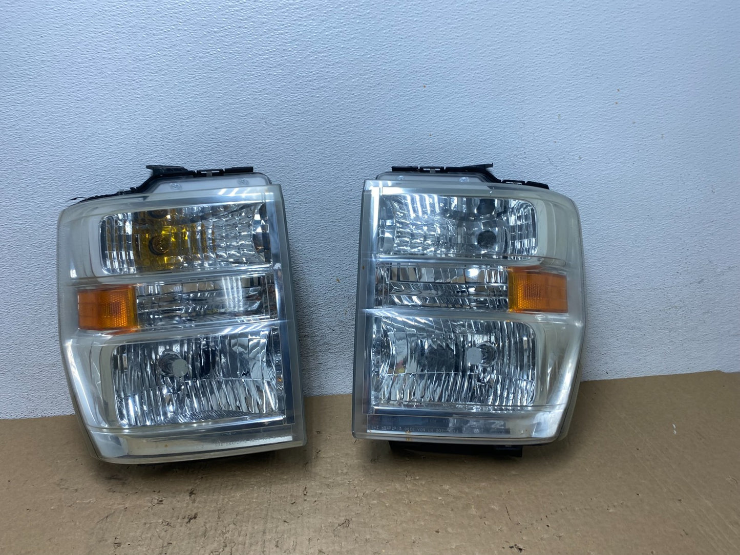 2008-2014 Ford Econoline E150 E250 E350 Left+Right Headlights AF8193 DW0