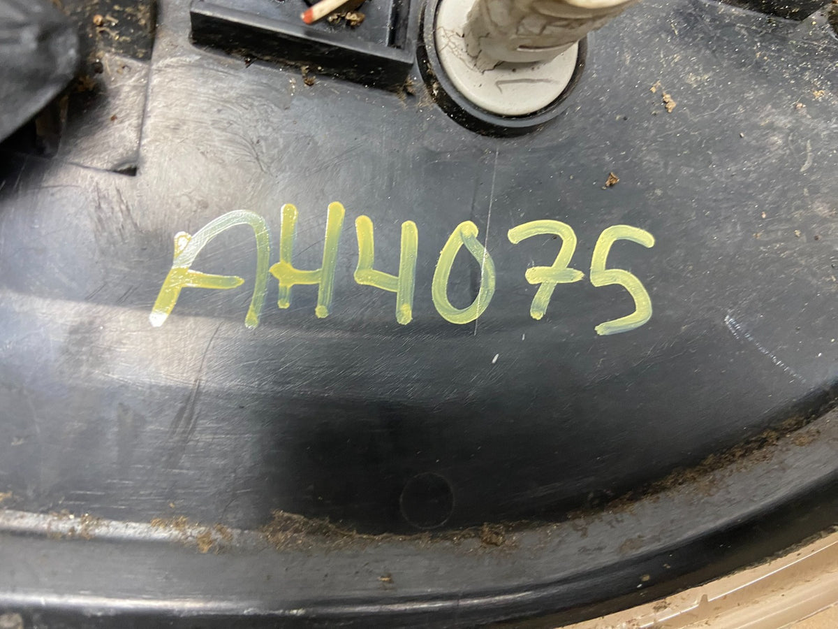 1990 to 1994 Lexus LS400 Left Driver LH Side Turn Signal AH4075 DG6