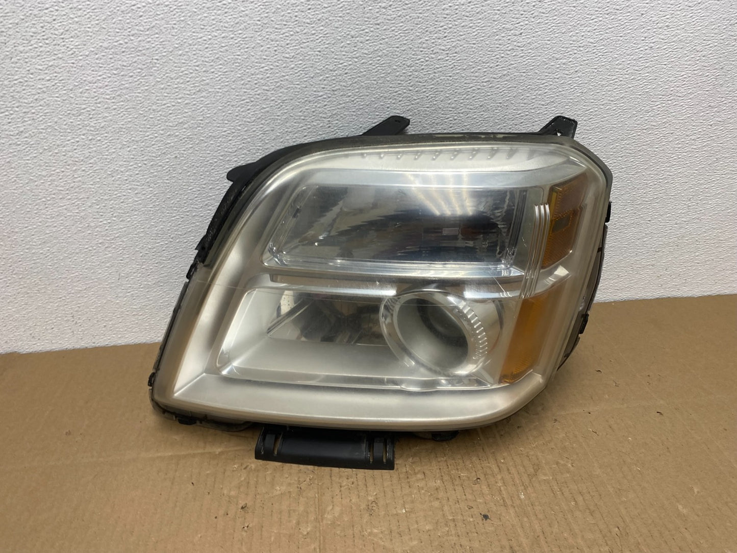 2010 to 2015 GMC Terrain Halogen Left Driver Lh Side Headlight AB8184 DW0