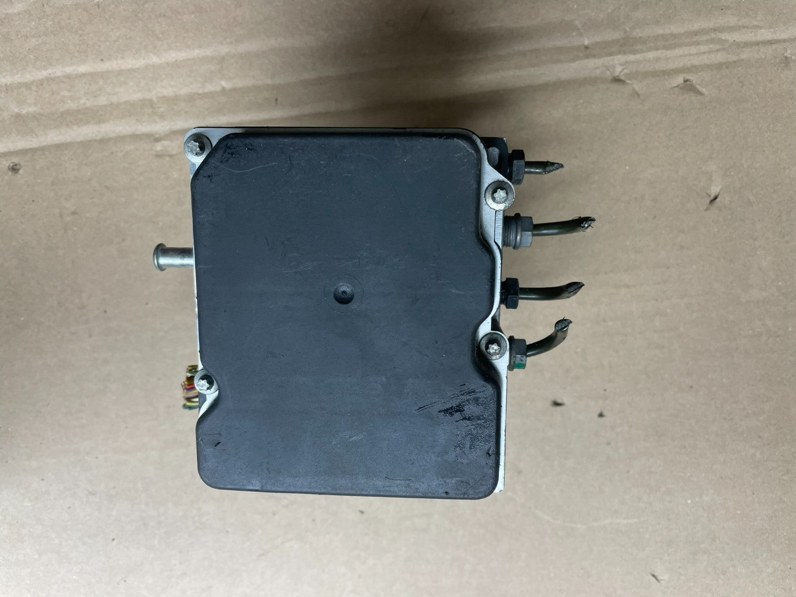 2005 - 2009 Land Rover LR3 ABS Anti Lock Brake Pump Module p7548 DG3