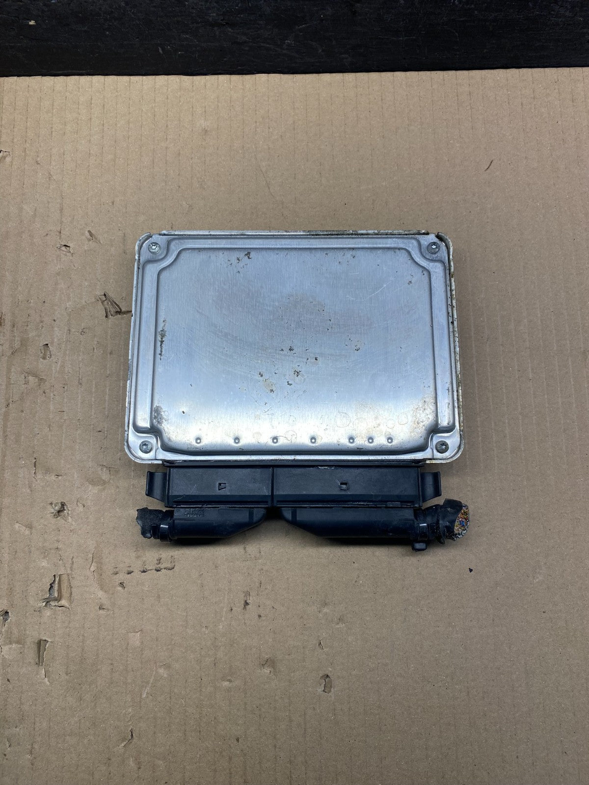 2003 2004 Porsche Cayenne Engine Computer Module ECM ECU AH7374 DG1