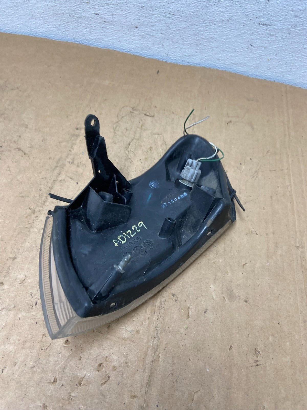 1993 to 1997 Toyota Corolla Right Passenger Corner Marker Turn Signal AD1229 DW4