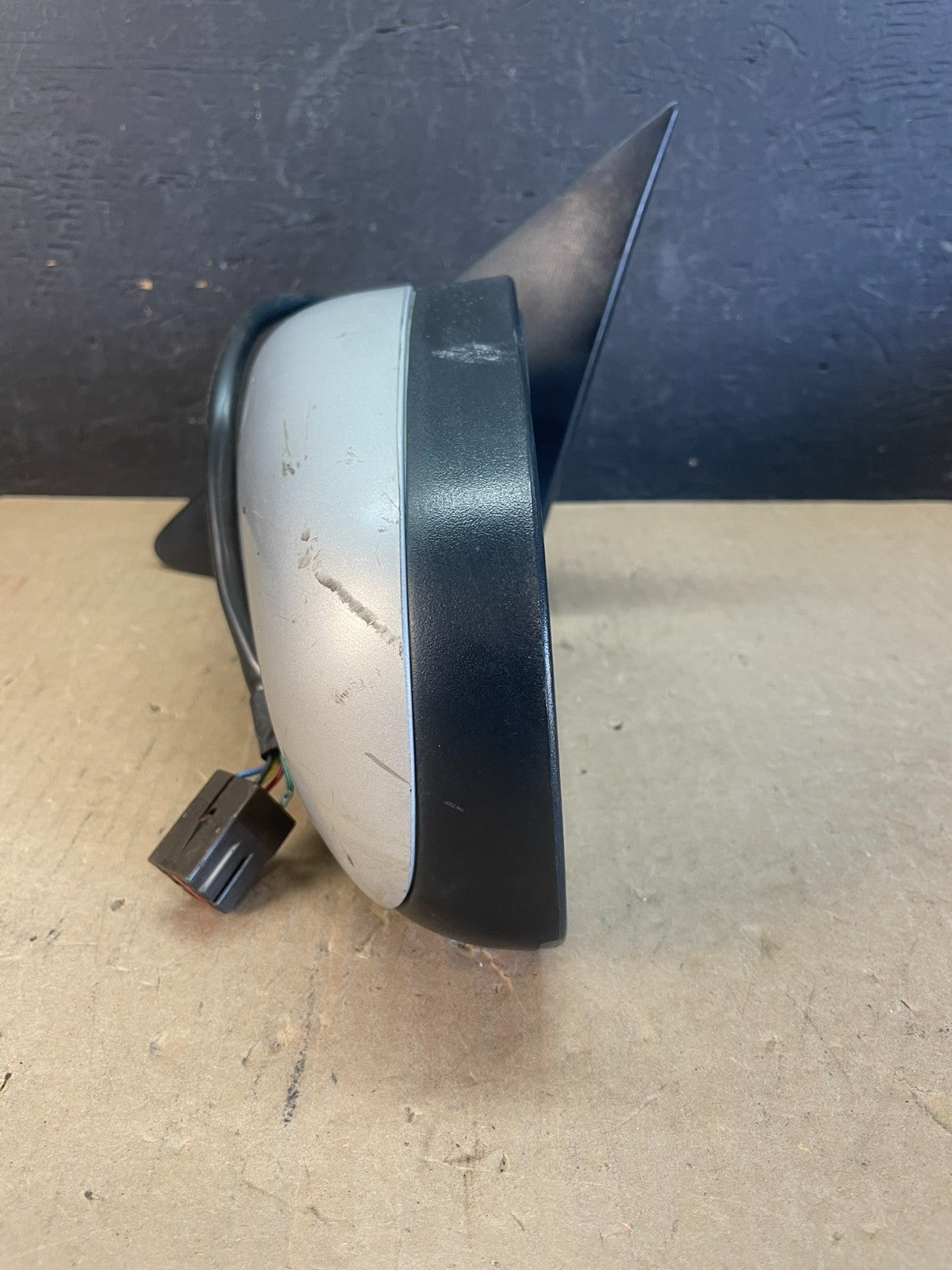 2002 to 2008 Ford Crown Victoria Driver Left Side View Door Mirror AD5690 DW11