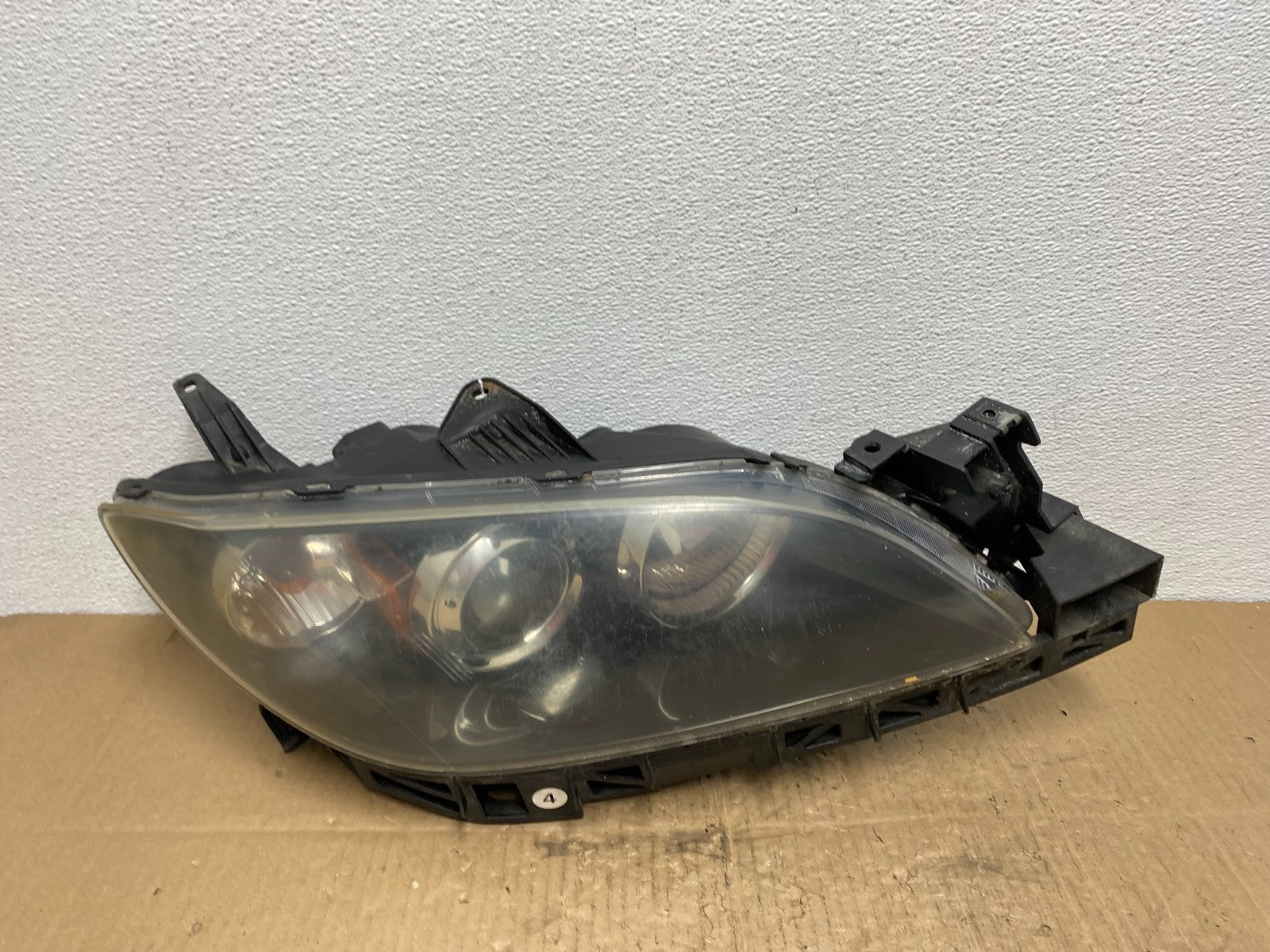2004 to 2009 Mazda 3 Sedan Right Passenger Rh Side Headlight Oem AB8443 DW0