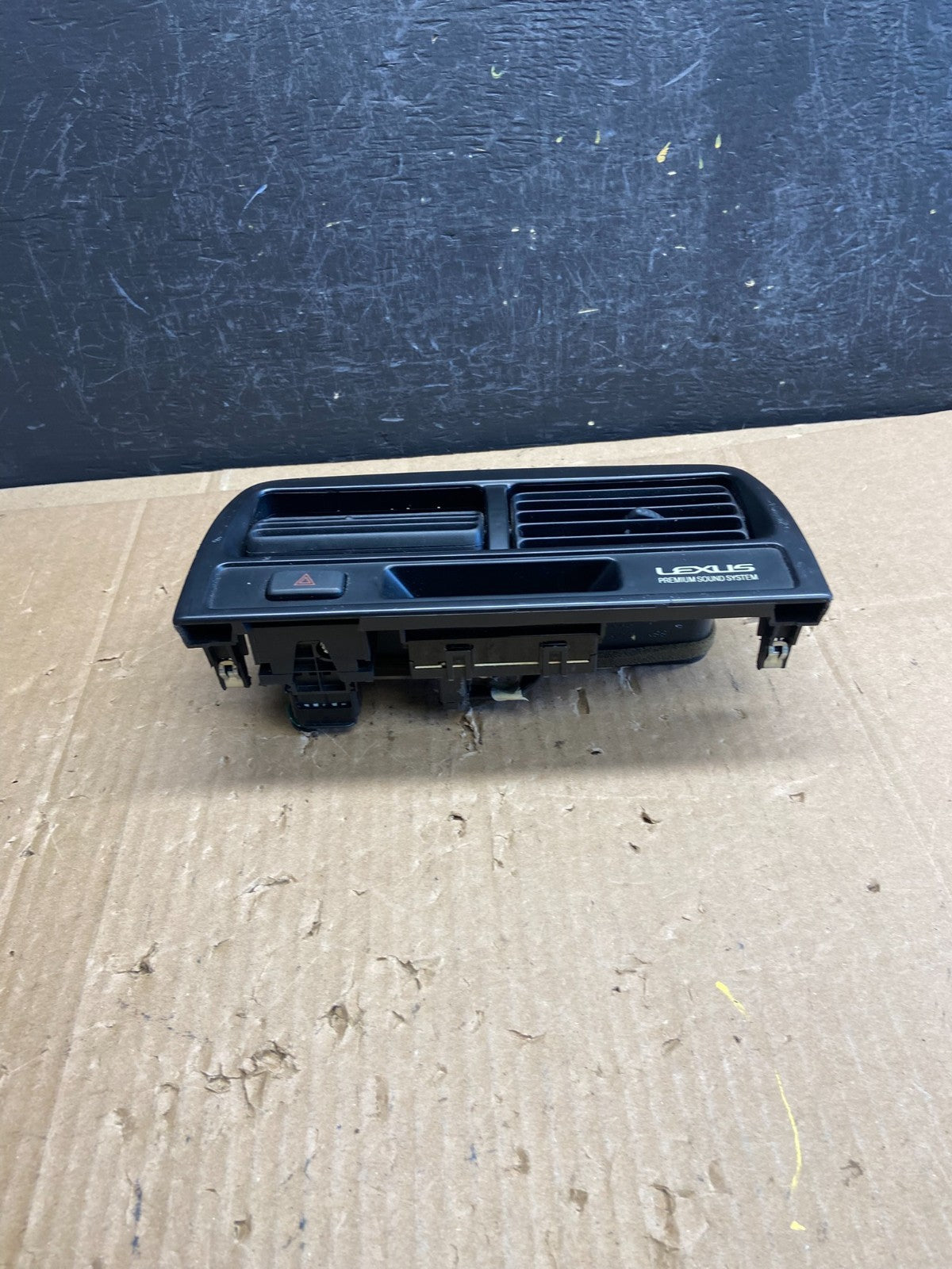 1997 to 2001 Lexus ES330 ES300 Front Center Side Air Vent AD2283 DG3