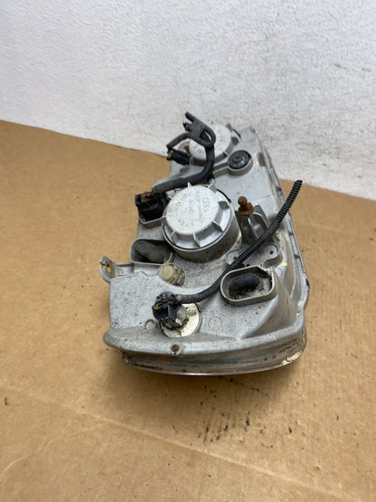 2002 to 2005 Kia Sedona Left Driver LH Side Headlight AD4669 DW7