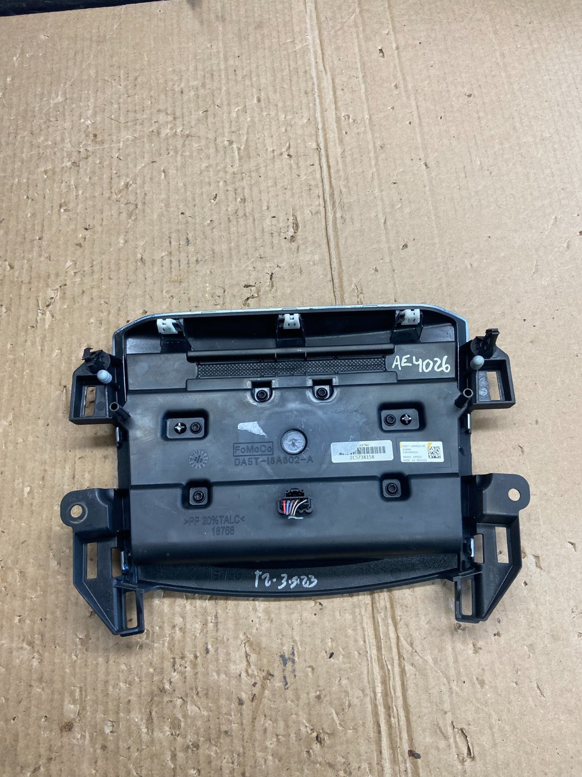 2013 to 2016 Lincoln MKS Radio Dual Climate Control Panel Air Vent AE4026 DG4