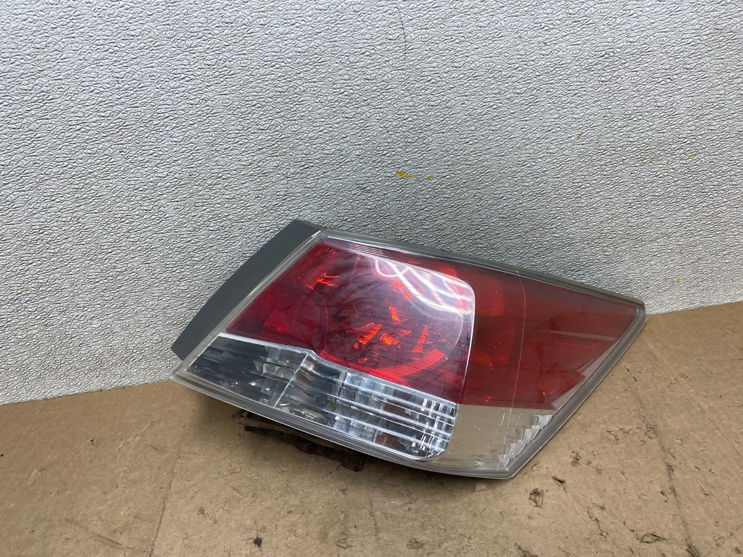 2008 to 2012 Honda Accord Sedan Tail light Right Passenger RH Side X2348 DW0