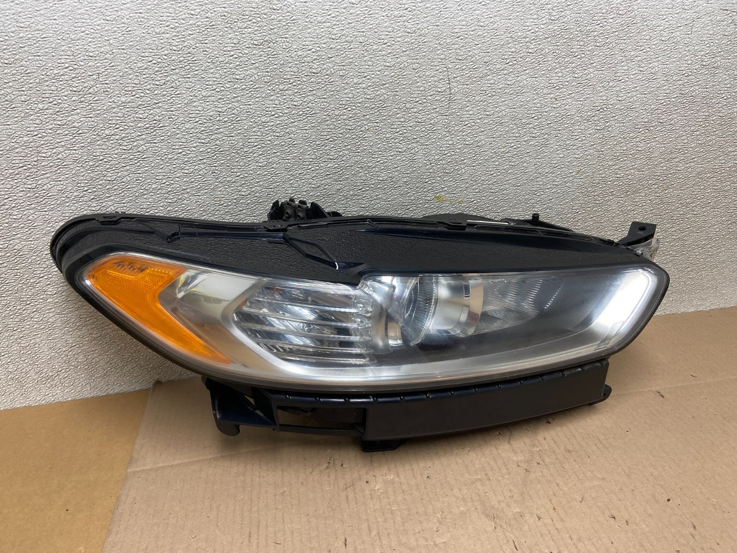 2013 to 2016 Ford Fusion Right Passenger Rh Side Headlight Z3904 DW0