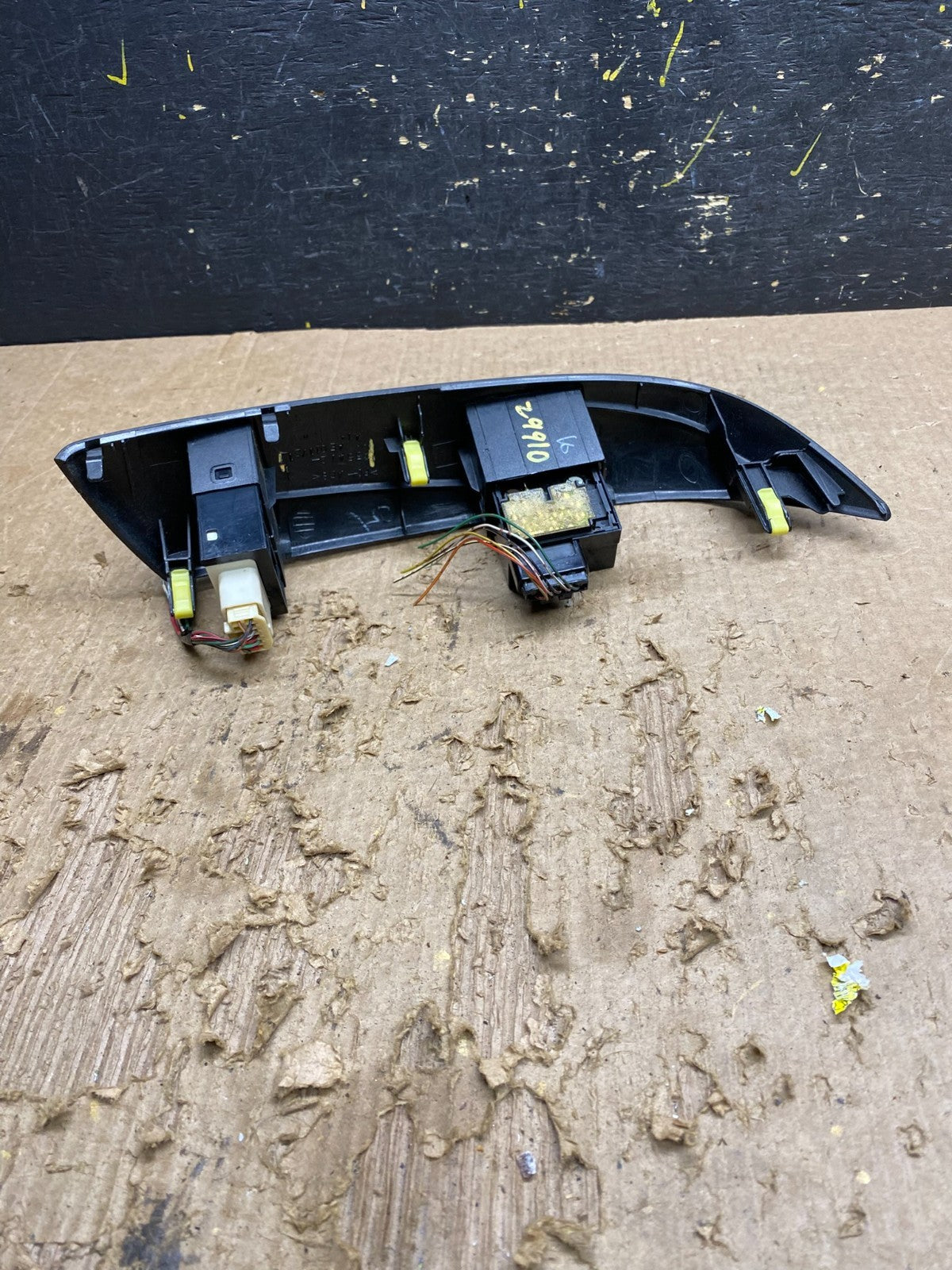 2004 to 2010 Toyota Sienna Left Side Climate Switches Bezel Trim z9910 DG4