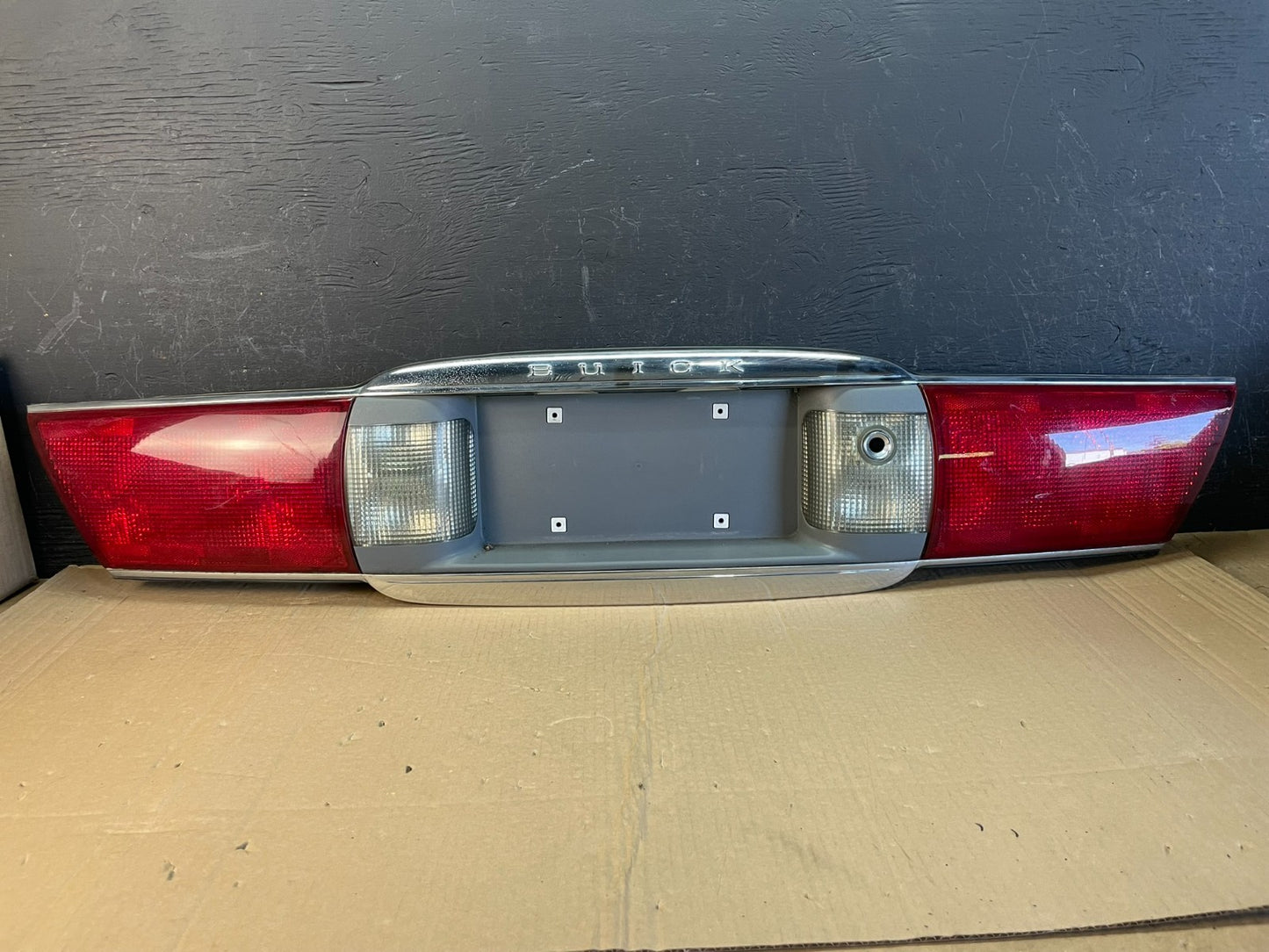 2000 to 2005 Buick Lesabre Trunk Rear Center Tail Light Panel AC9757 DG0