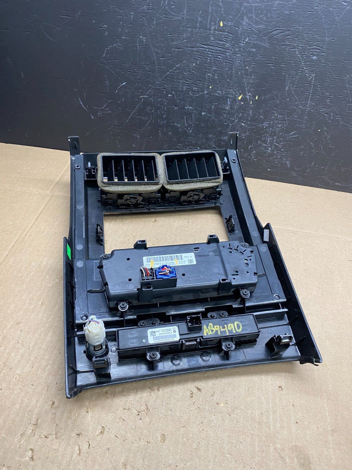 2008 to 2012 Jeep Liberty Dash Climate Temperature Control Radio Bezel AB9490 DG4