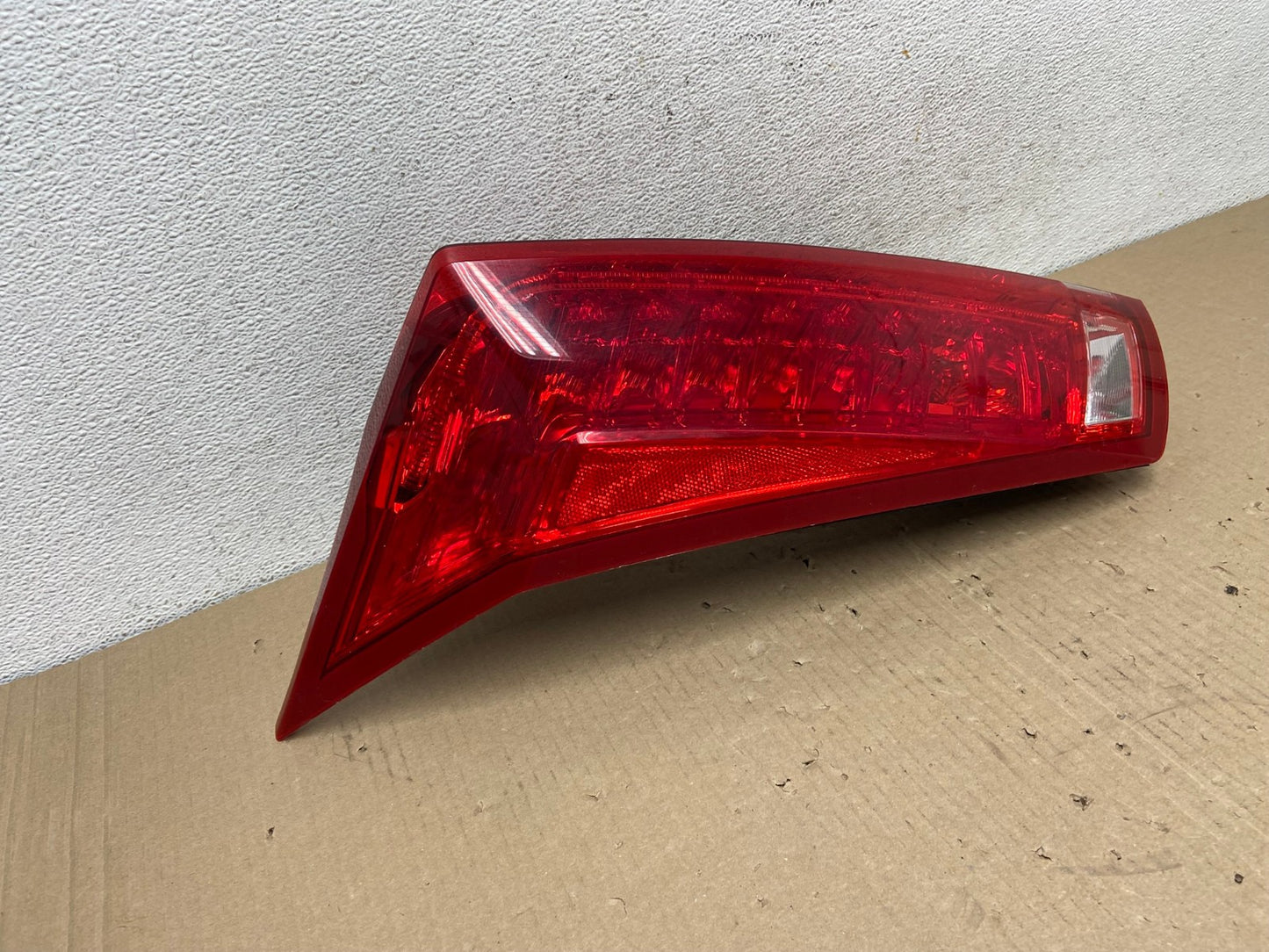 2010 to 2016 Cadillac Srx Left Driver Lh Side Tail Light AE2