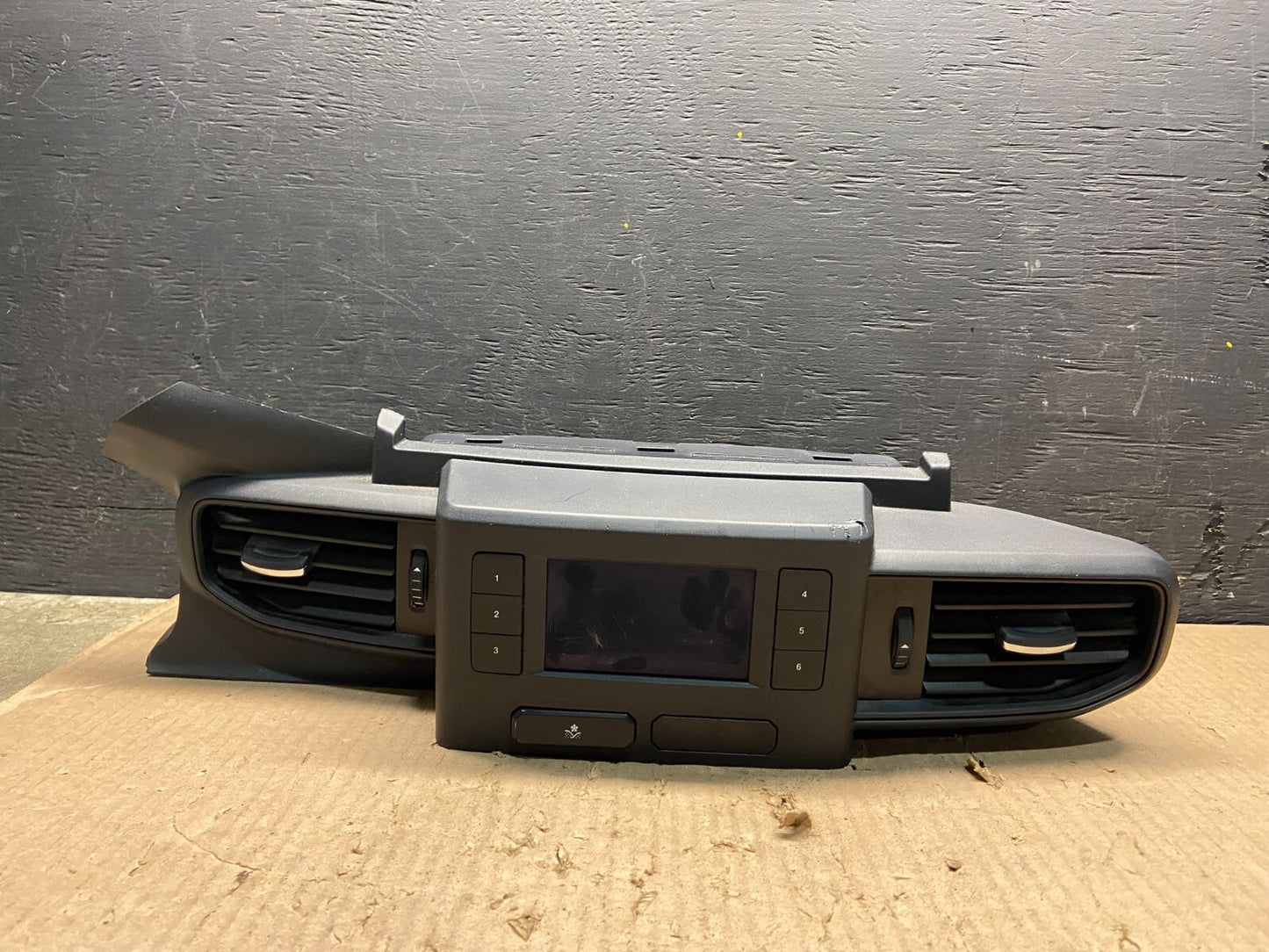 2020 to 2023 Ford Explorer Console Radio Display Screen Air Vents F5210 DG10
