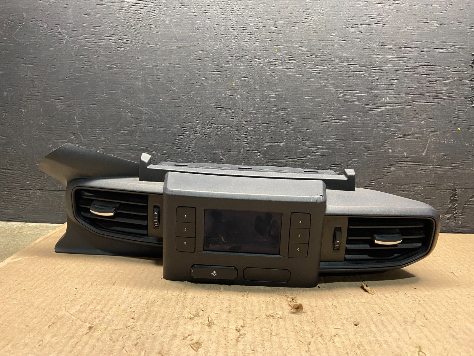 2020 to 2023 Ford Explorer Console Radio Display Screen Air Vents F5210 DG10