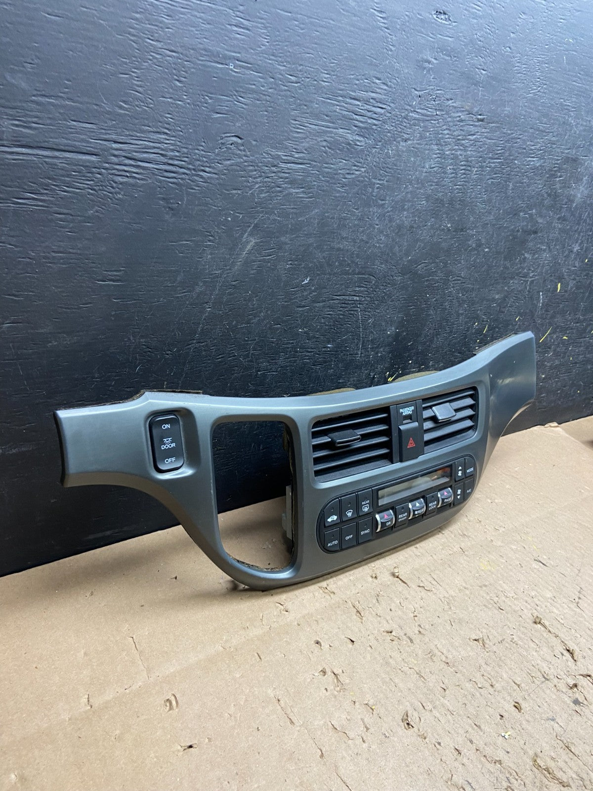 2005 to 2010 Honda Odyssey Radio Climate Control Dash Trim Bezel t6043 DG1