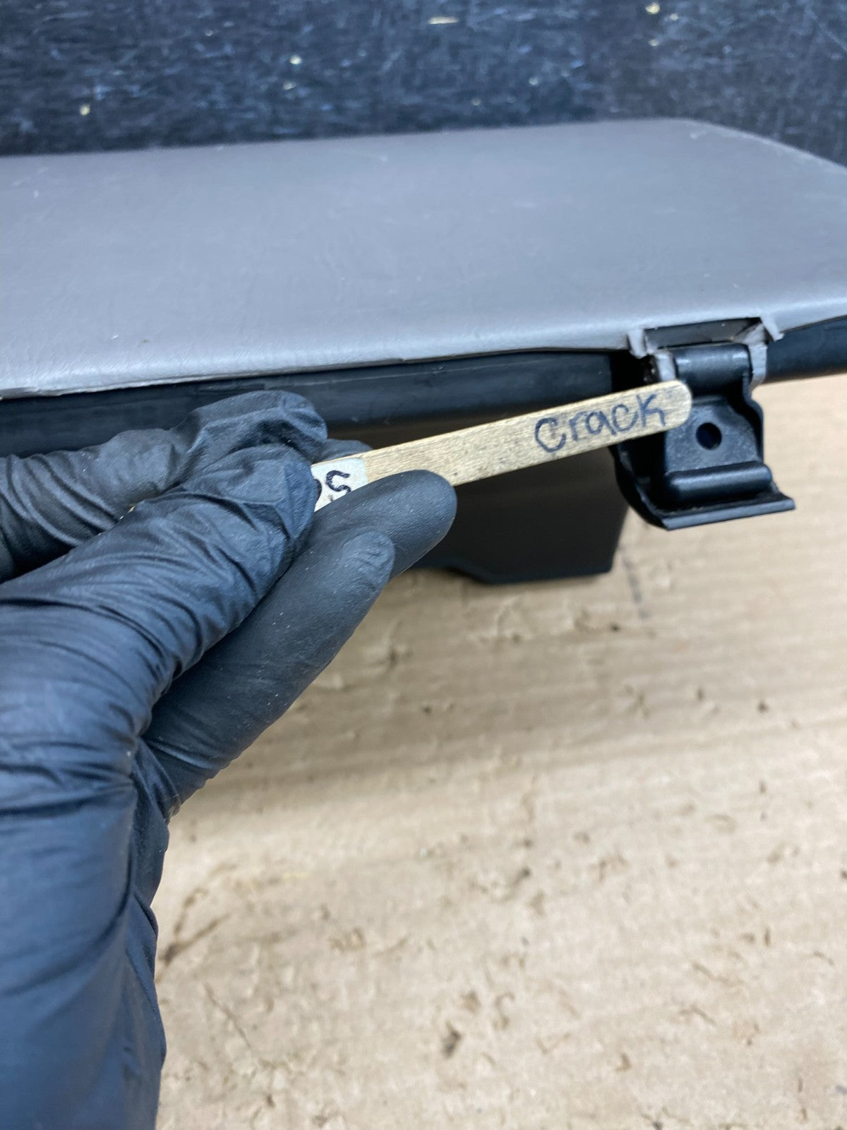 2001-2006 Toyota Sequoia Front Right Passenger Storage Glove Box AG8459 DG8