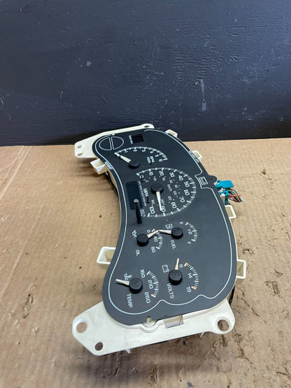 2002 GMC Yukon Speedometer Cluster Gauge Oem ab7546 DG4