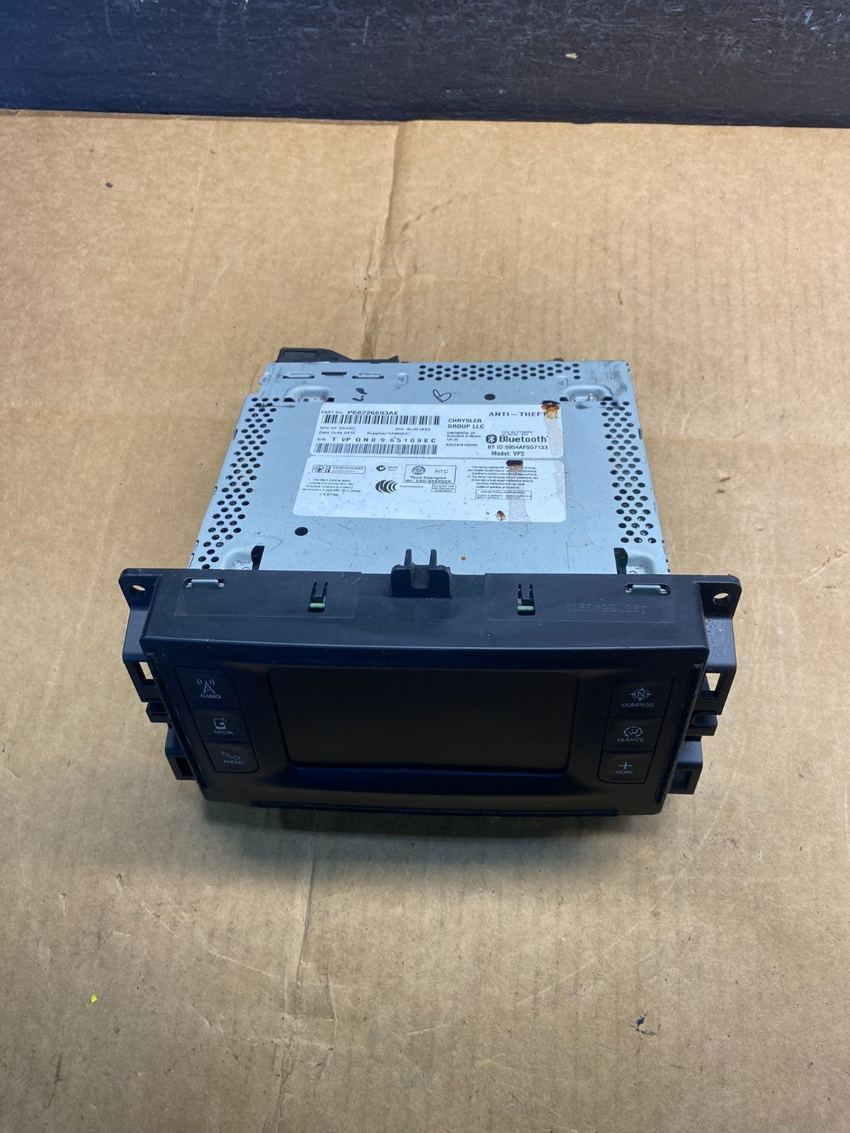 2015 to 2016 Chrysler 200 Radio Receiver Display Screen Player AD3587 DG3