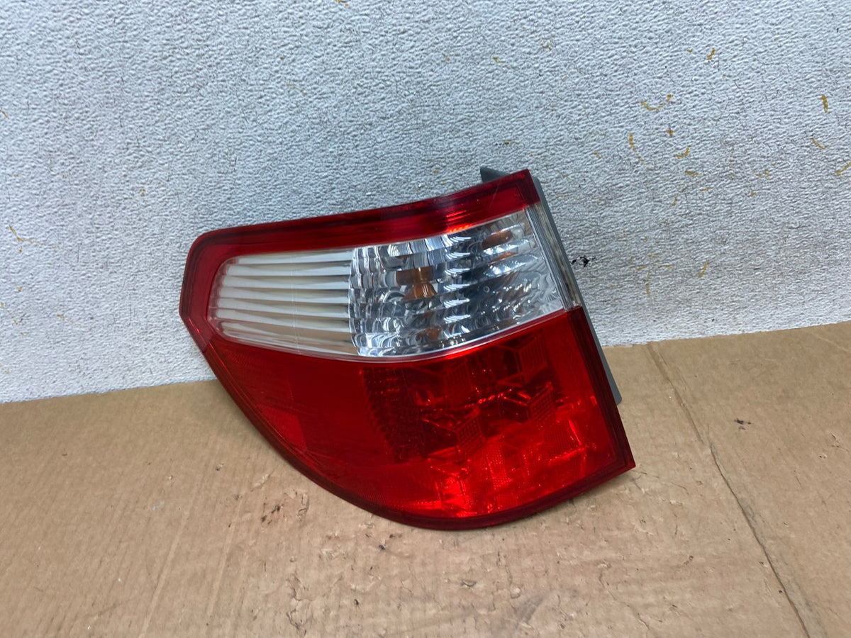 2005 2006 2007 Honda Odyssey Left Driver LH Side Tail Light AI5469 LK0