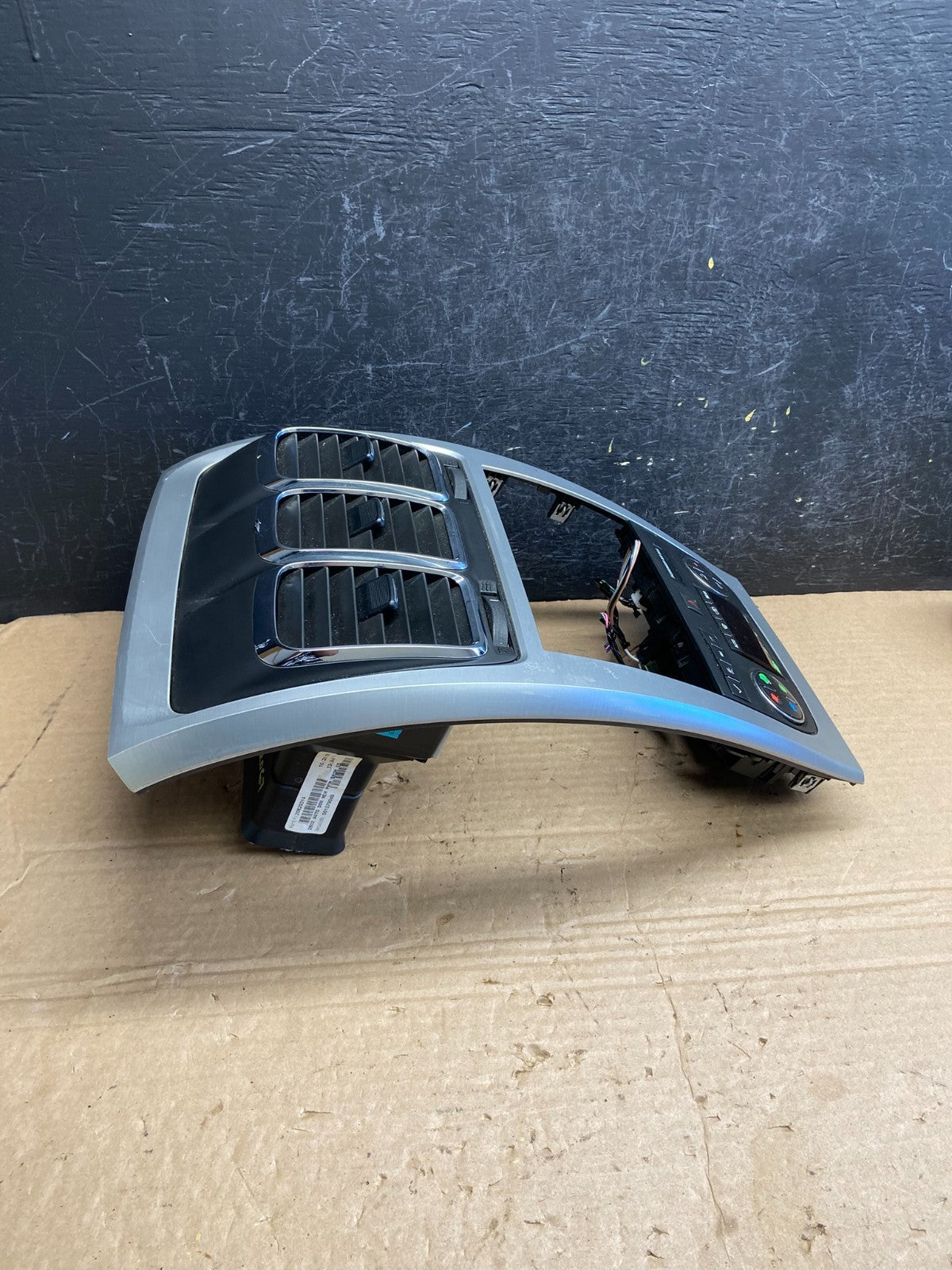 2007 - 2012 GMC Acadia A/C Heater Climate Control Radio Panel Bezel OE AF2067 DW1
