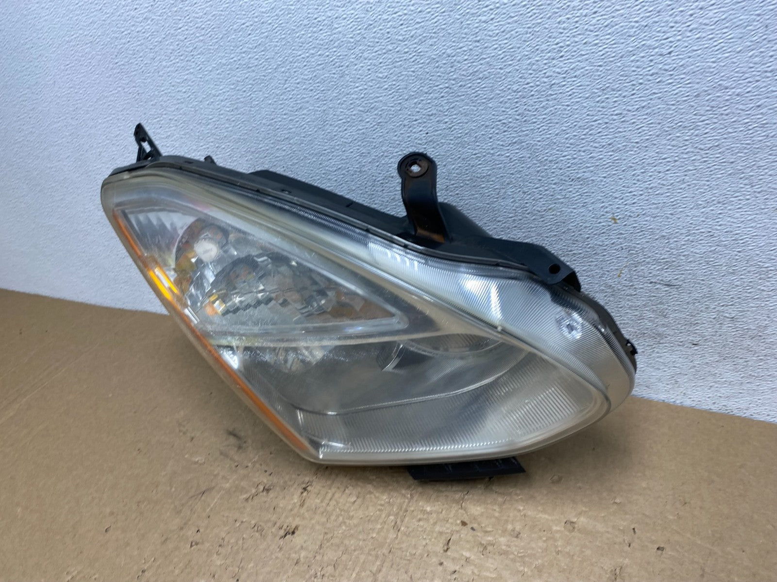 2009-2013 Nissan Rogue Right Passenger Xenon HID Headlight AF8094 DW1