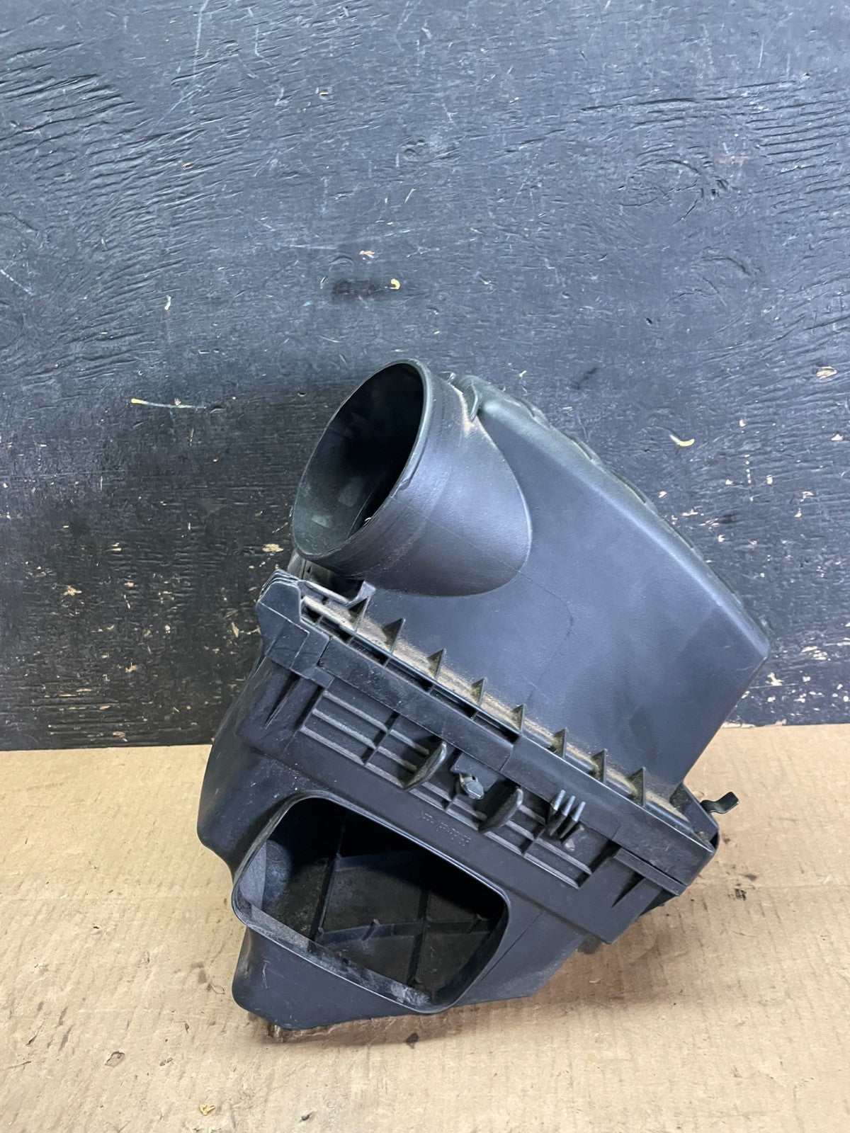 2011 - 2021 Dodge Durango 3.6L Air Filter Cleaner Box OEM aa2412 DG3