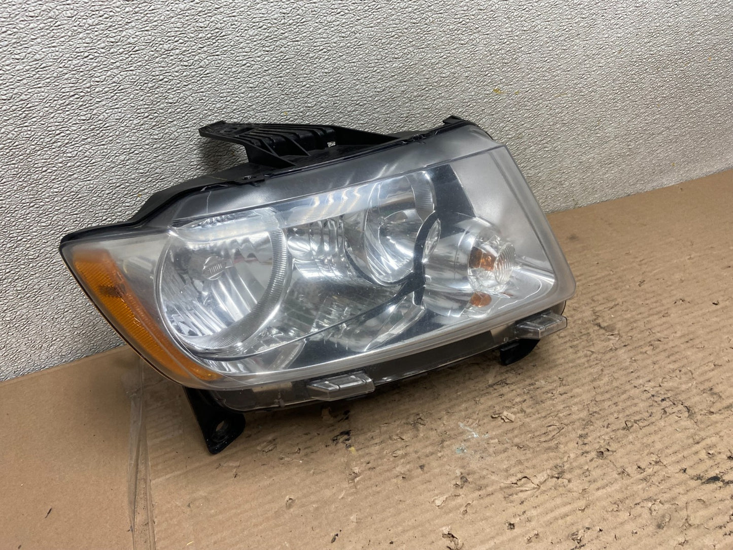 2011-2013 Jeep Grand Cherokee Right Passenger Halogen Headlight AA9550 DW2