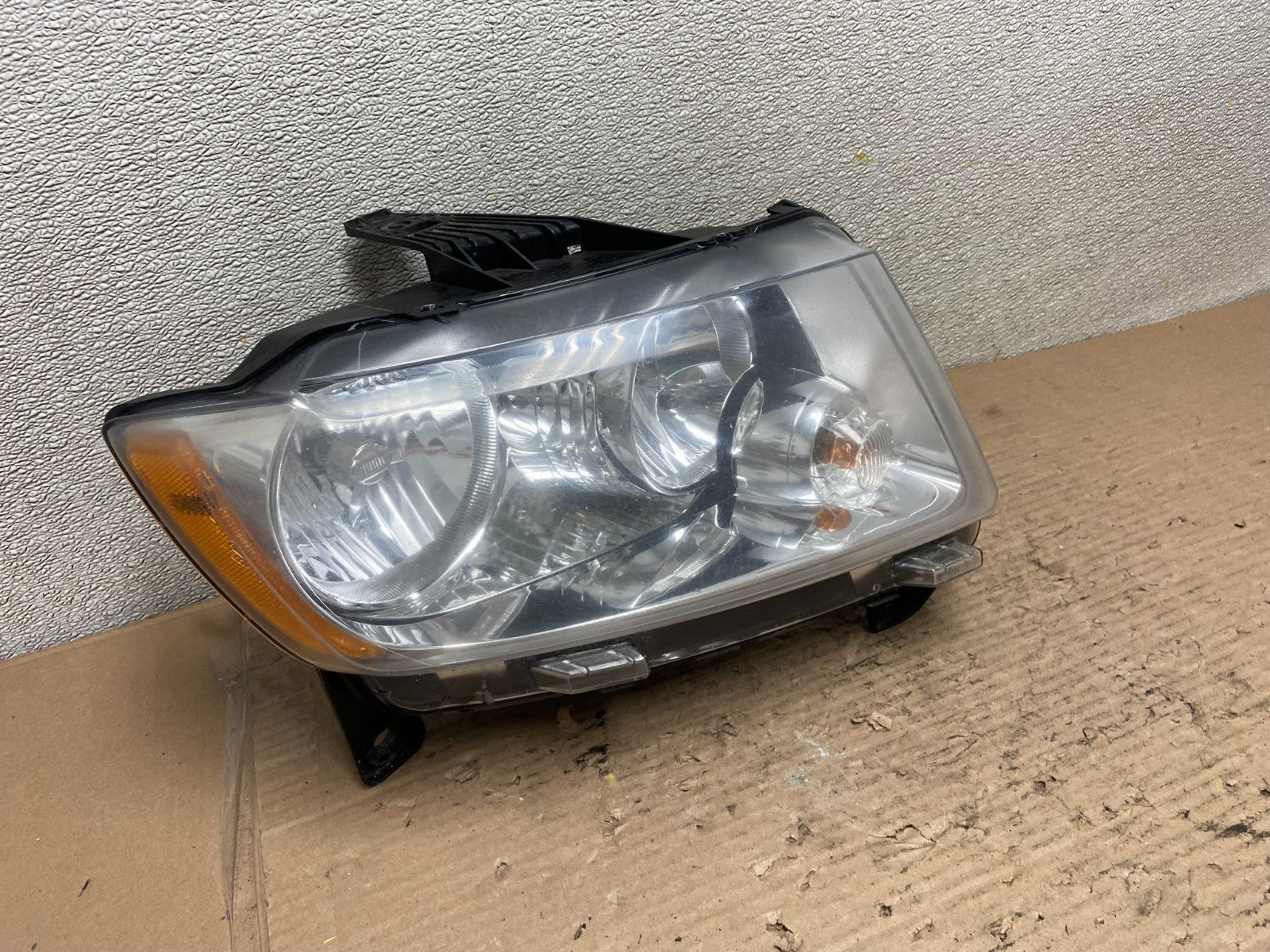 2011-2013 Jeep Grand Cherokee Right Passenger Halogen Headlight AA9550 DW2