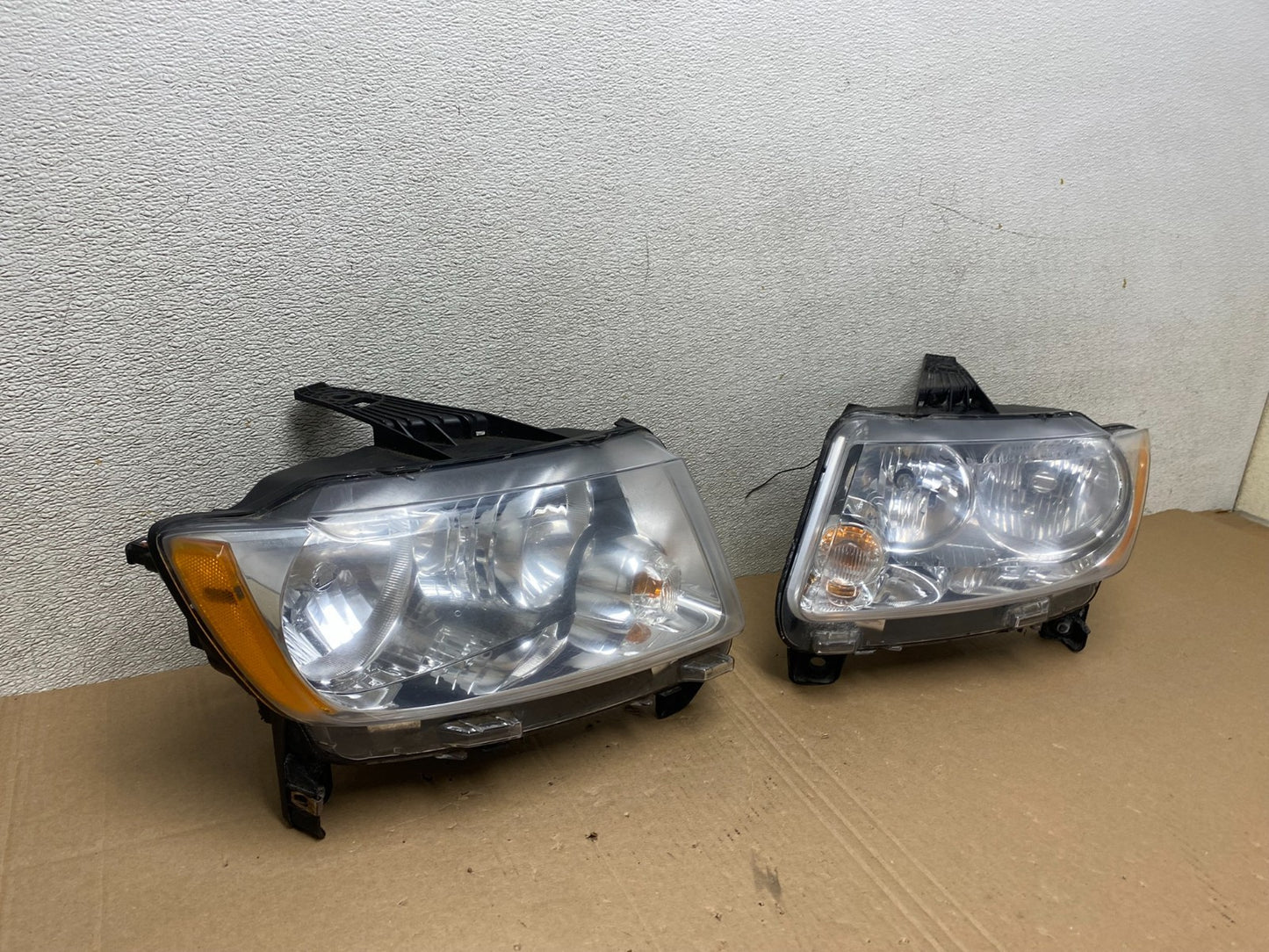 2011-2013 Jeep Grand Cherokee Left+Right Halogen Headlights T8174 DW2