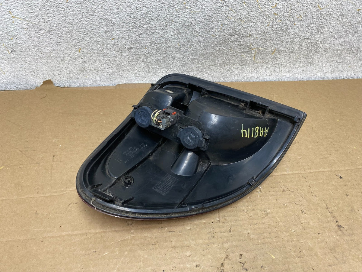 2004 - 2007 Dodge Grand Caravan Right Passenger Side Tail Light AH8114 DW5